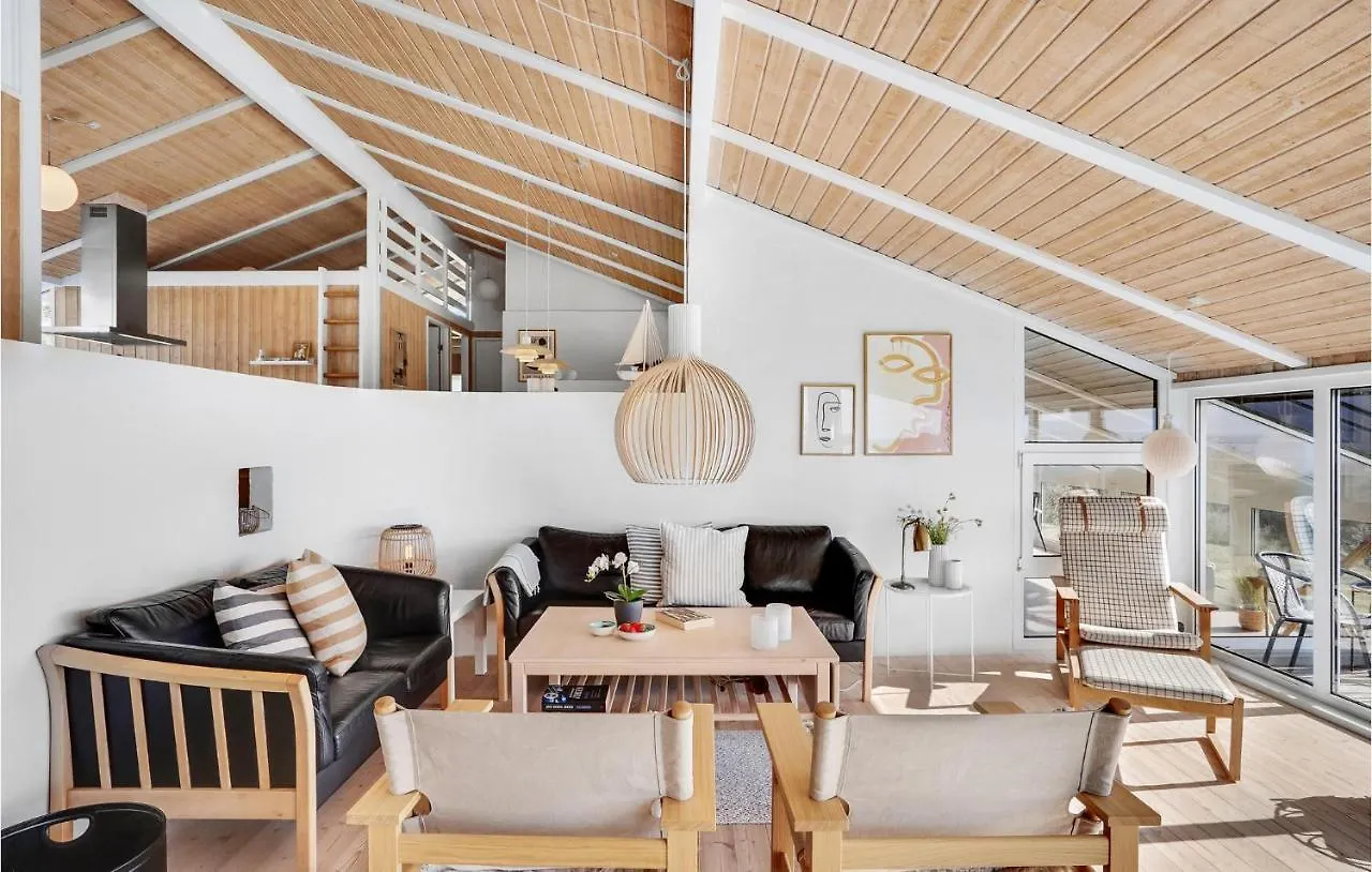Gorgeous Home In Ebeltoft With Sauna 0*,